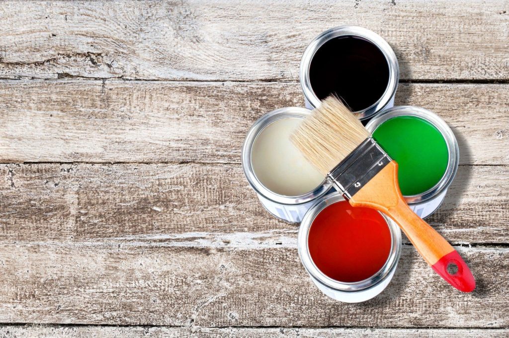 Esmalto all’acqua vs. al solvente: Qual è la scelta migliore