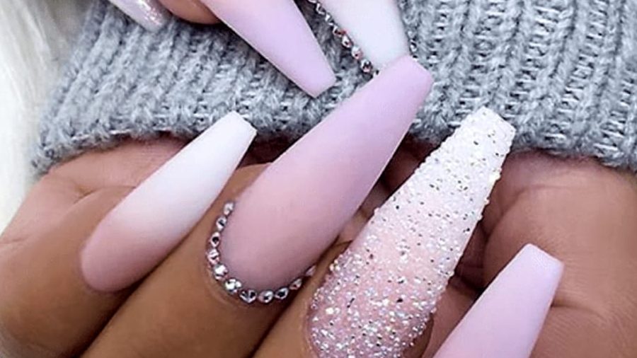 Unghie Coffin: la tendenza più elegante per le tue mani